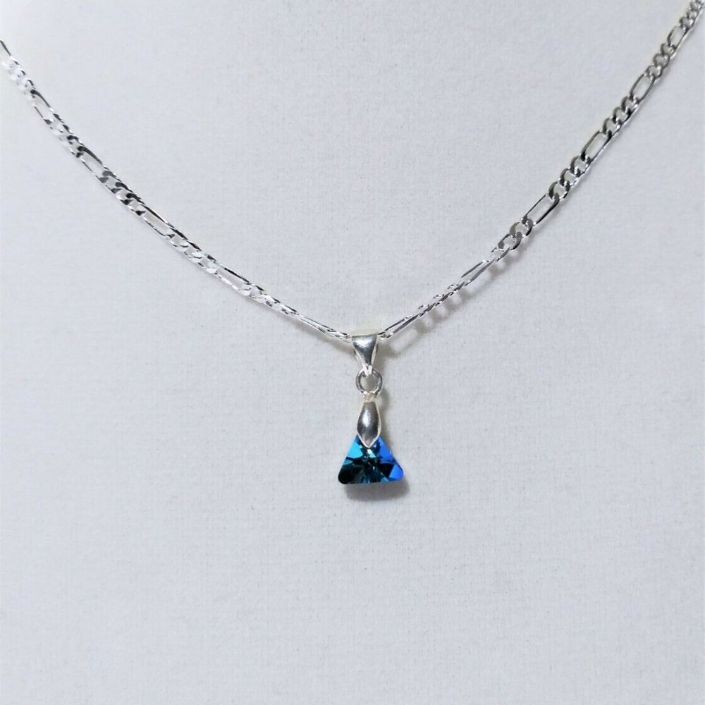 8MM TRIANGLE SWAROVSKI PENDANT S.S. NECKLACE